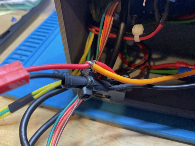 DevToo connexion avant 5 volts.