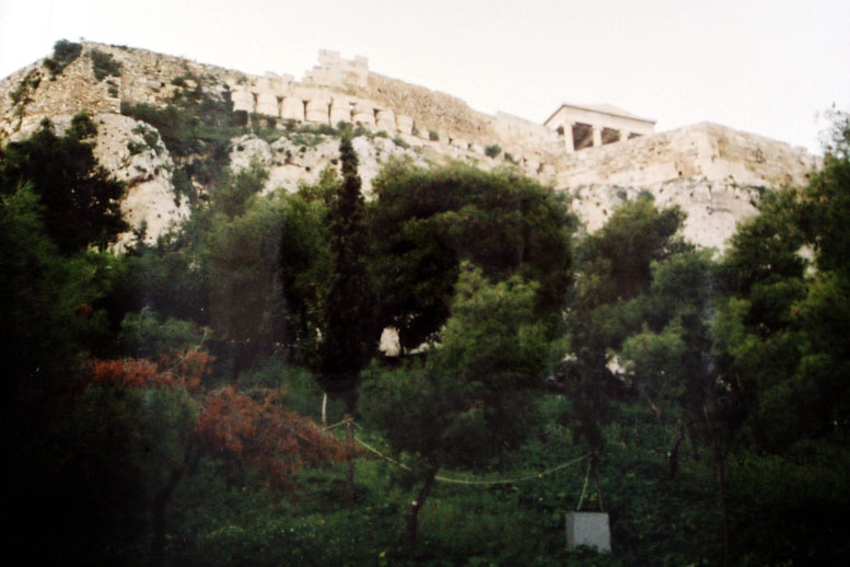 Acropole Athenes vue du bas